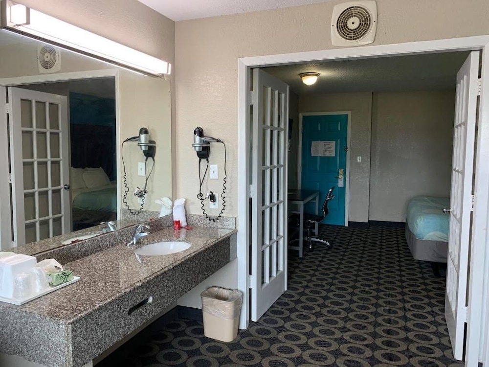 Suite, 1 King Bed, Non Smoking - Photo 6