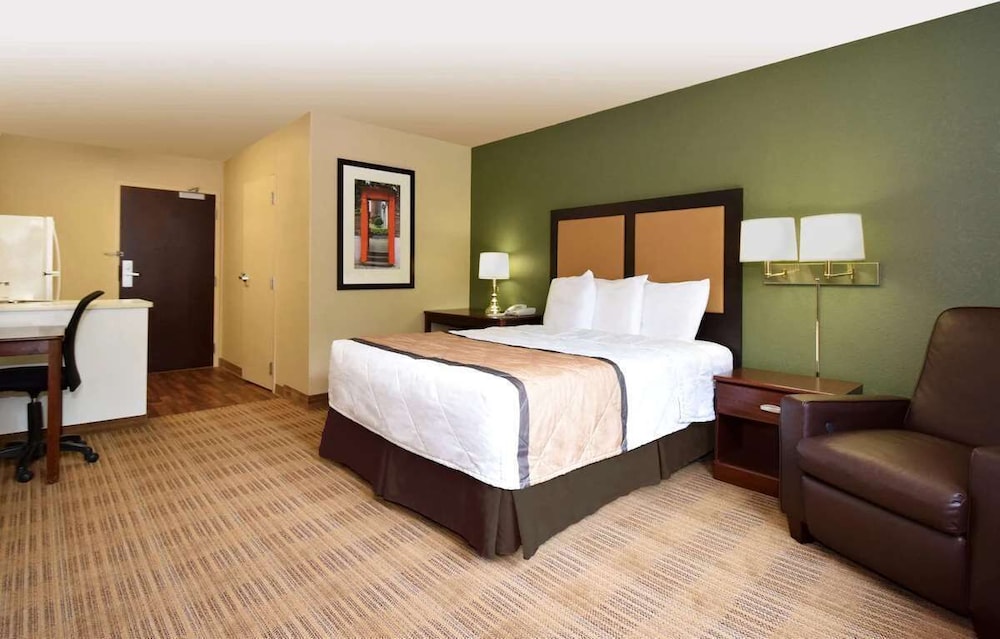 Room, 2 Queen Beds, Non Smoking, Kitchenette (Roll in Shower) photo 1