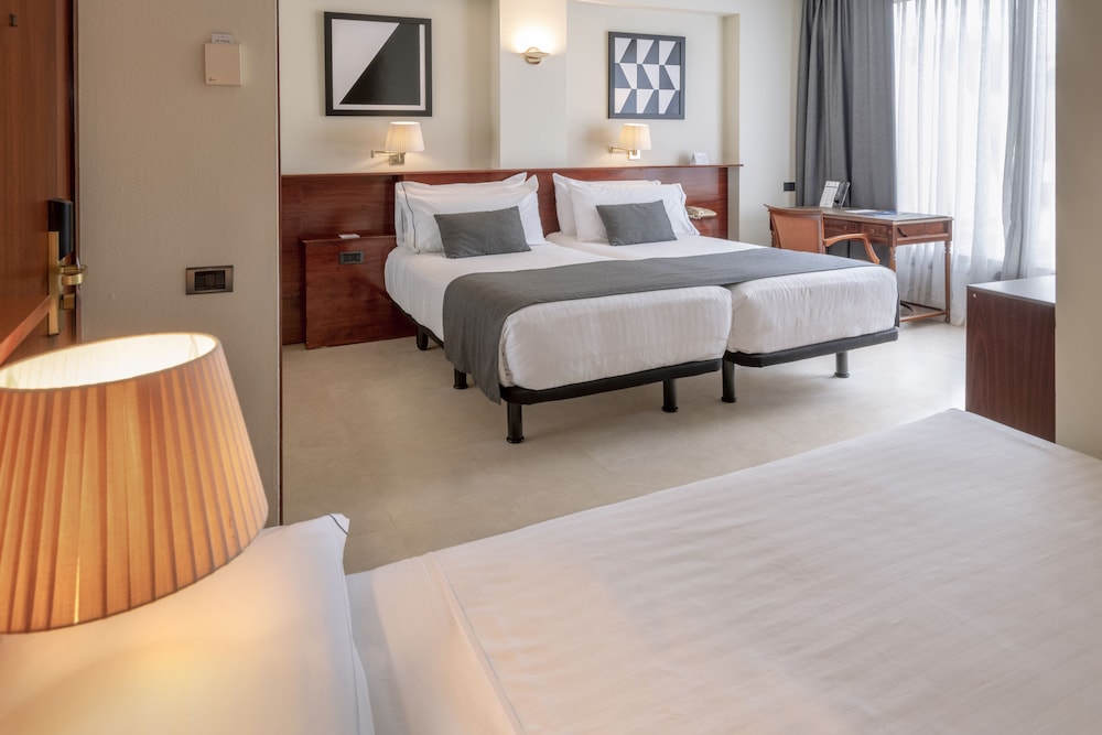 Triple Room (With extra bed) - Photo 2