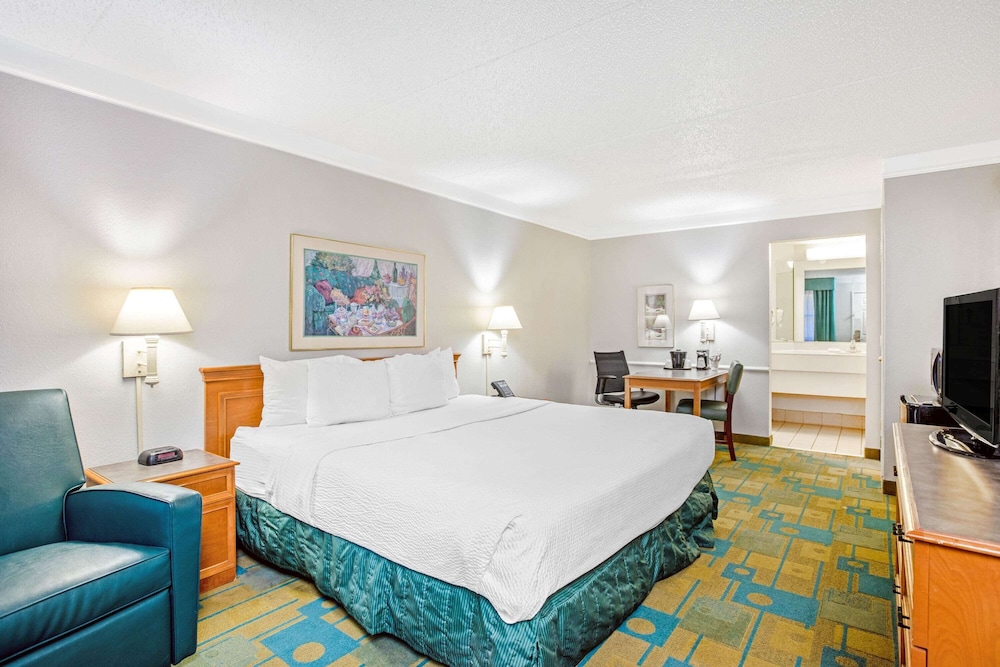 Room, 1 King Bed, Non Smoking - Photo 2