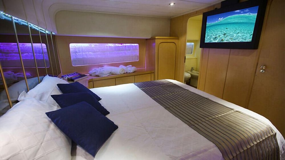 Luxury Room (MASTER BEDROOM) photo 1