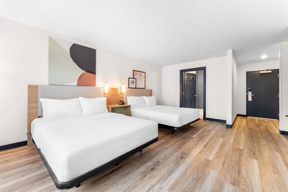 Room, 2 Queen Beds, Accessible, Bathtub (Mobility) photo 2