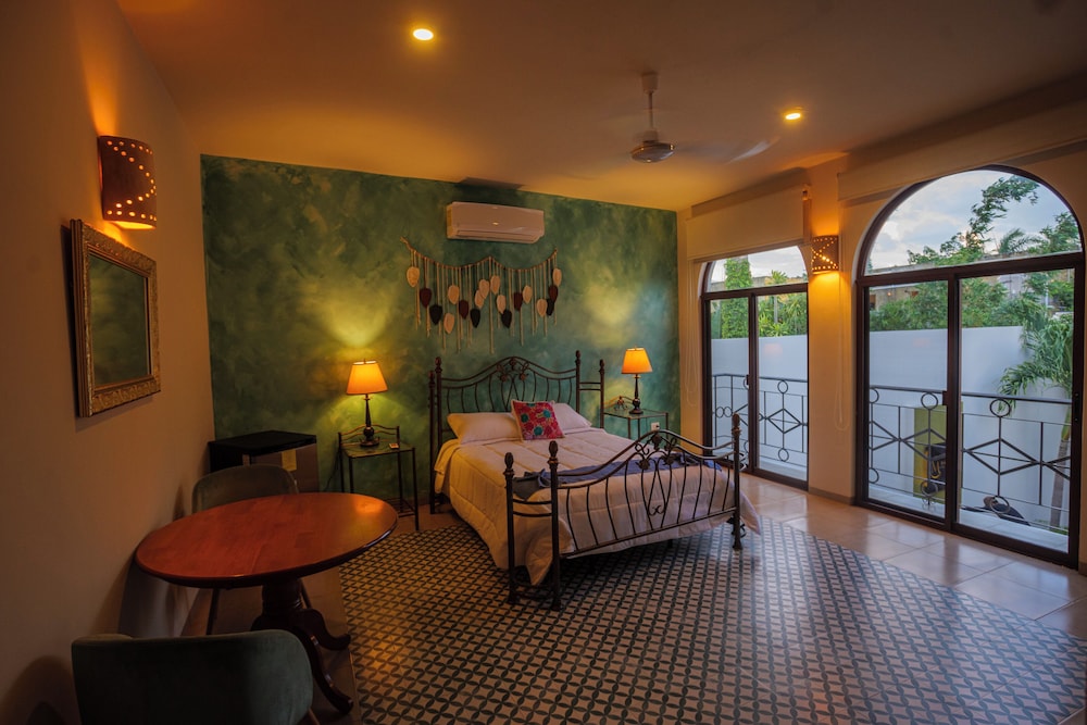 Standard Suite, Pool View