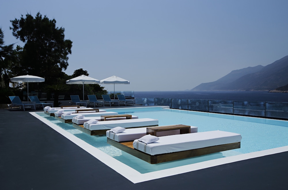 Deluxe Room, Partial Sea View photo 3
