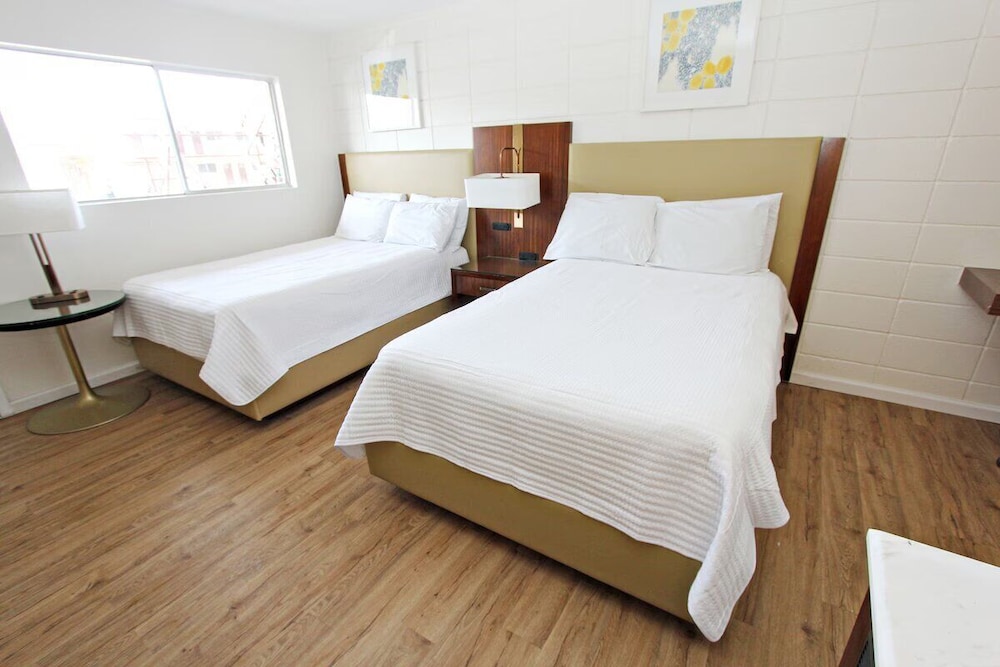 Room, 2 Double Beds - Photo 5