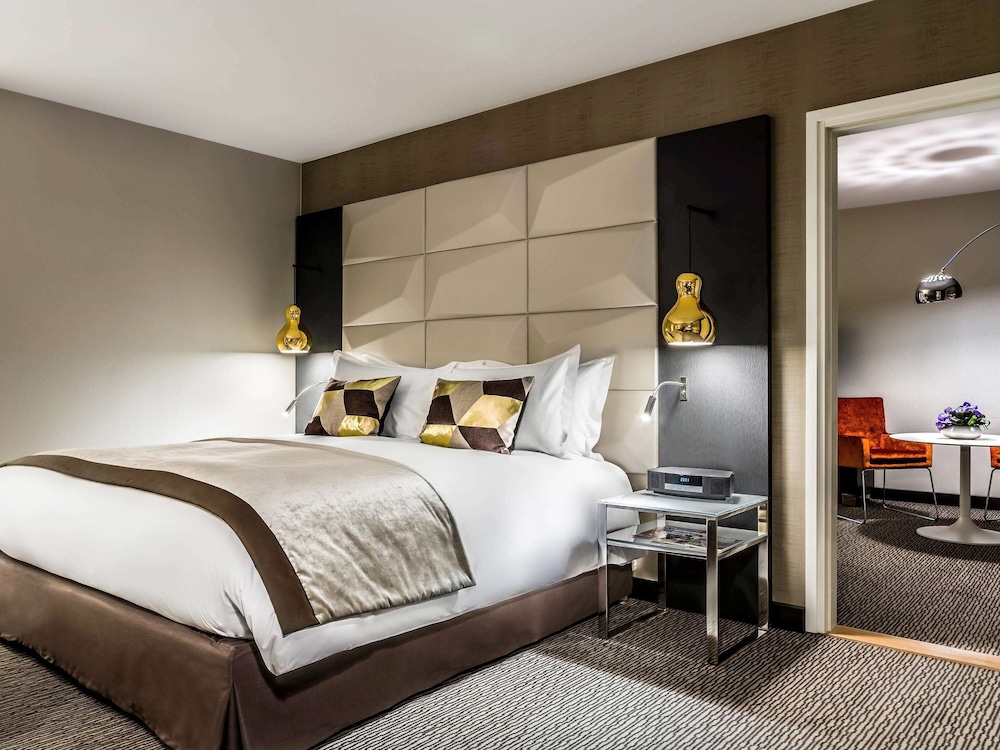 Suite, 1 King Bed (Pilsudski Square View) photo 1