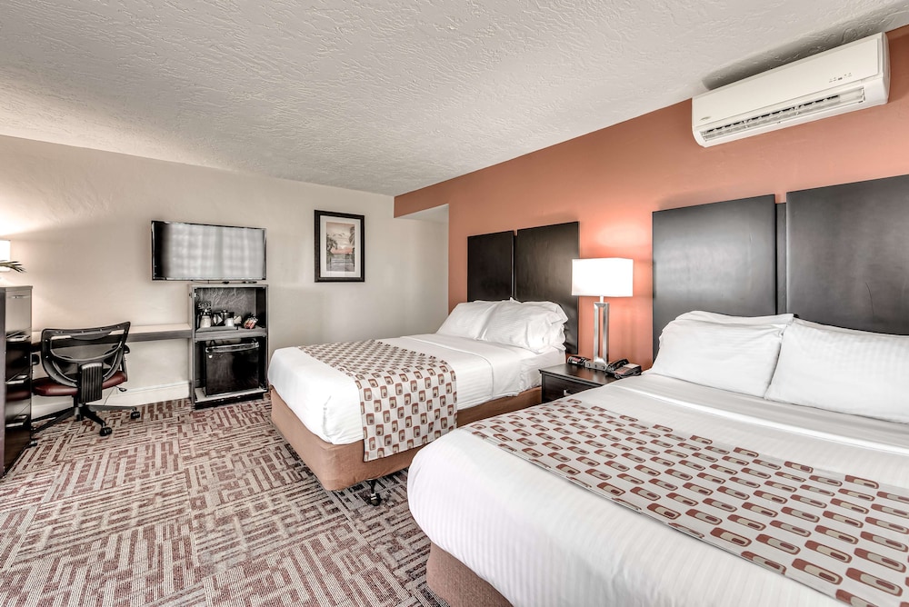 Room, 2 Double Beds, Accessible, Balcony (Roll-In Shower) - Photo 3