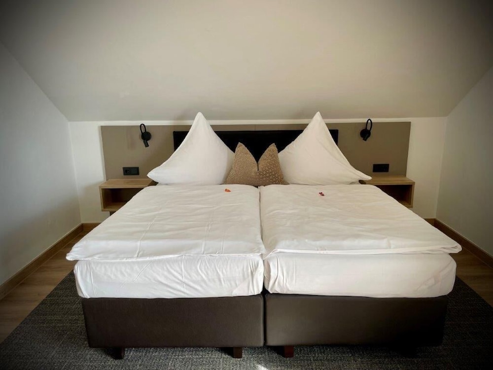 Classic Double Room Single Use, Balcony, Courtyard View