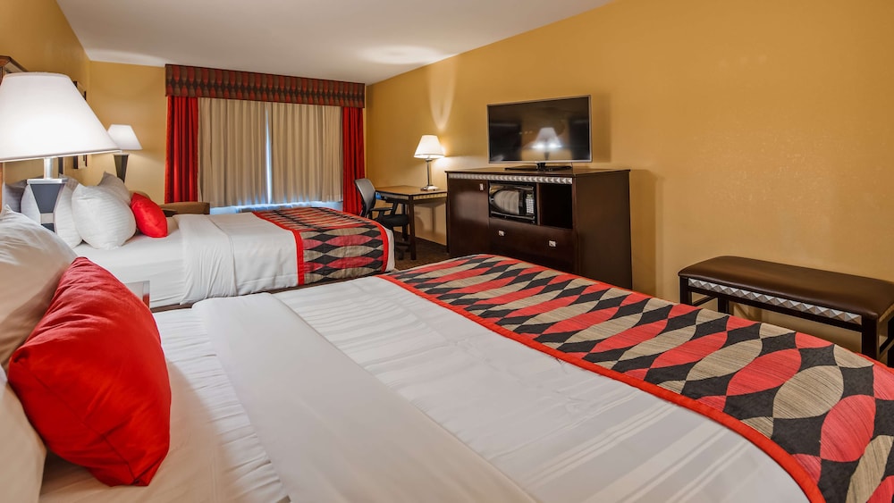 Standard Room, 2 Queen Beds, Non Smoking, Microwave (Larger Room) - Photo 4