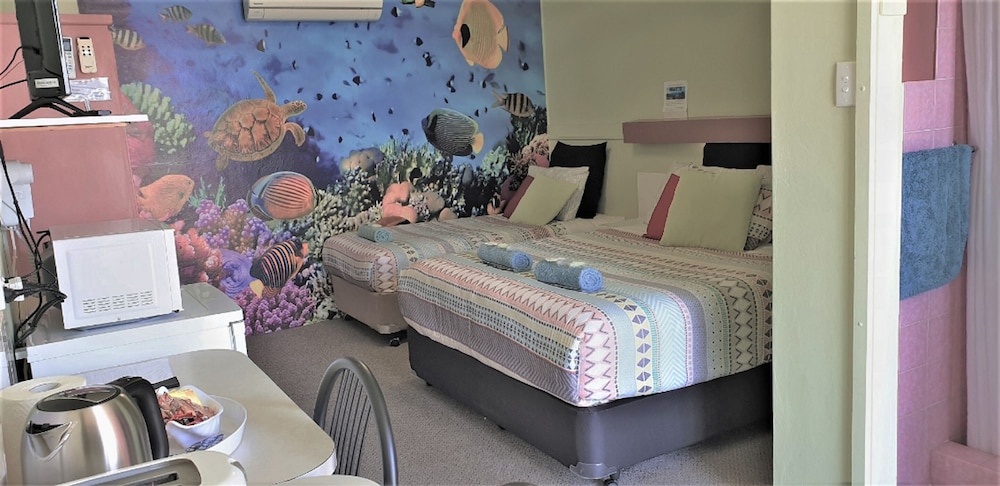 Ocean Glimpse-Reef-Double And Single Bed-No Stairs photo 1