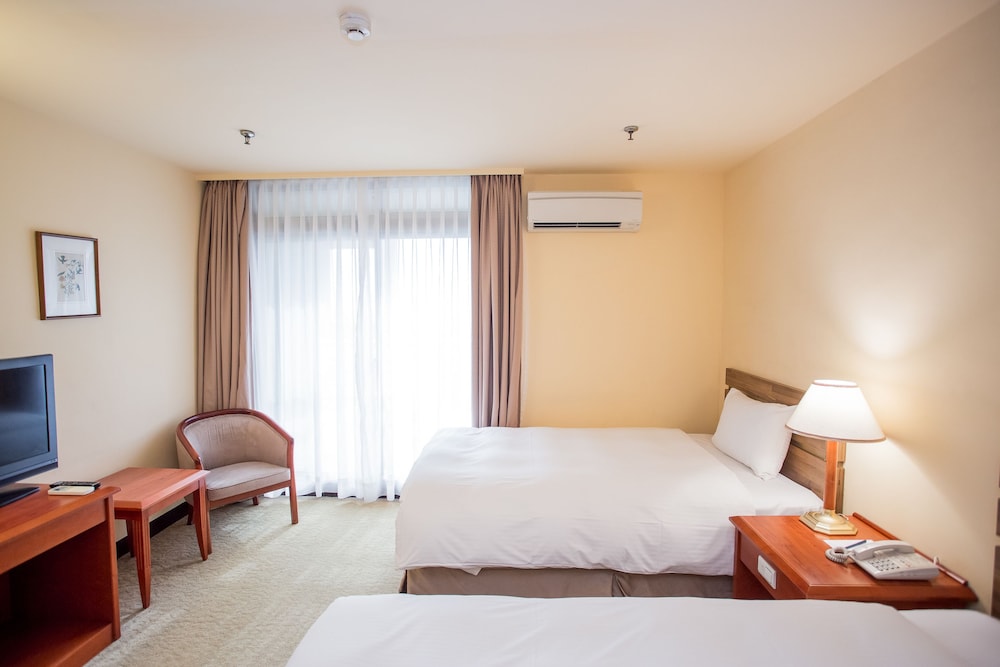 Standard Twin Room - Photo 9