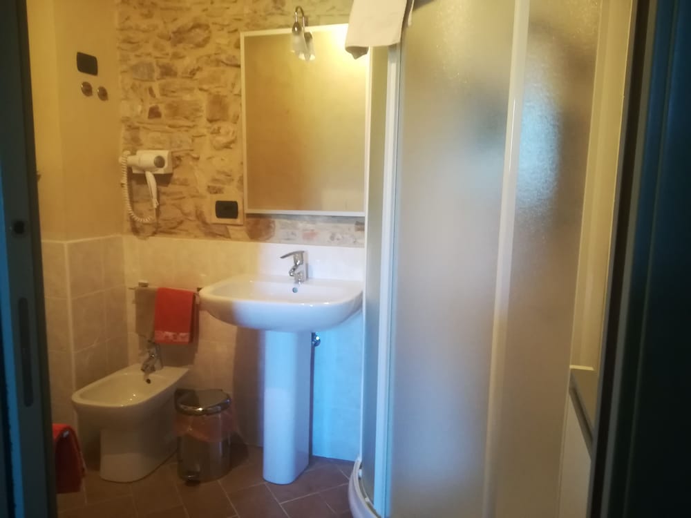 Double Room, Ensuite (Sambuco) photo 3