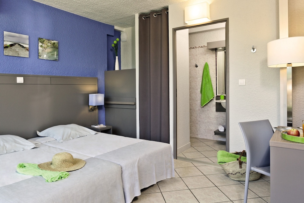 Classic Triple Room, 1 Bedroom, Terrace photo 3