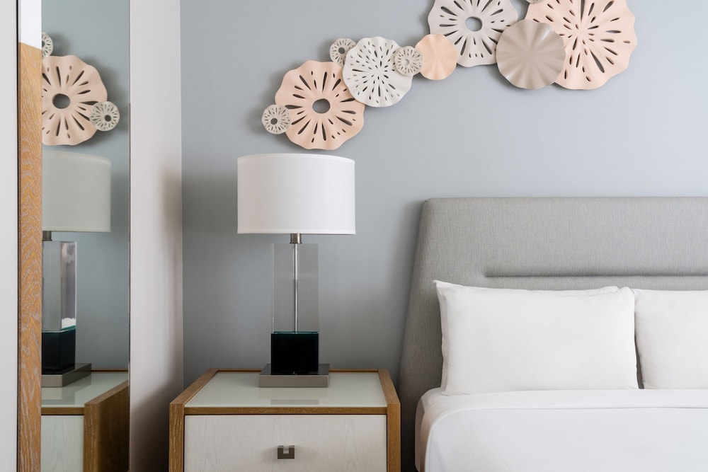 Room, 1 King Bed With Sofa Bed, Balcony, City View (waikiki City View)