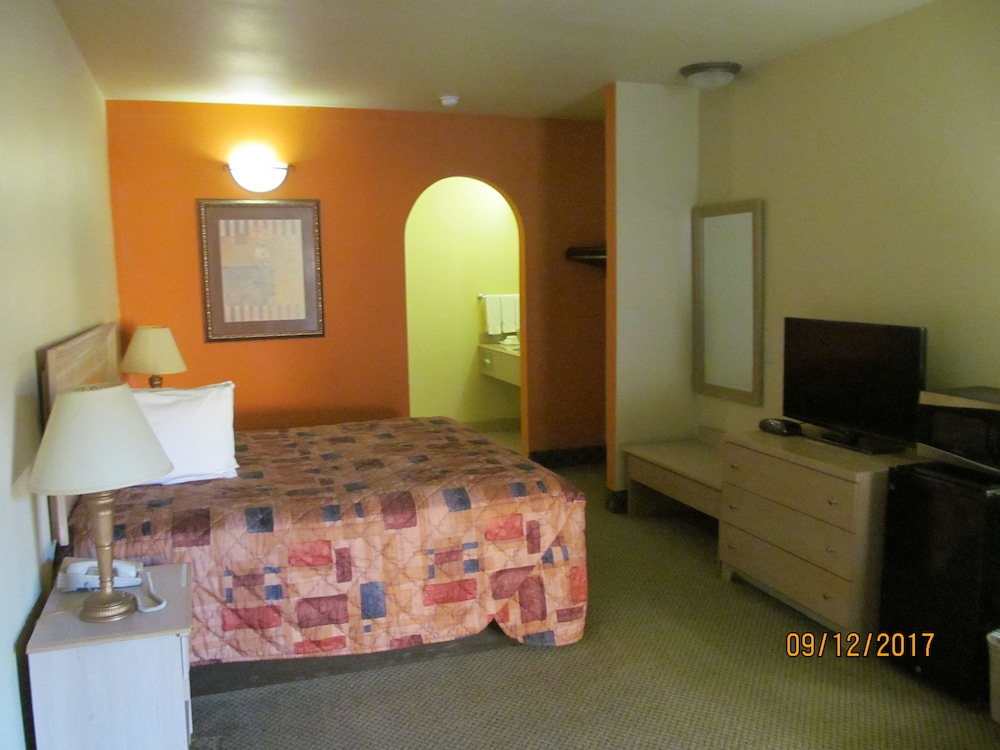 Standard Room, 1 King Bed photo 1