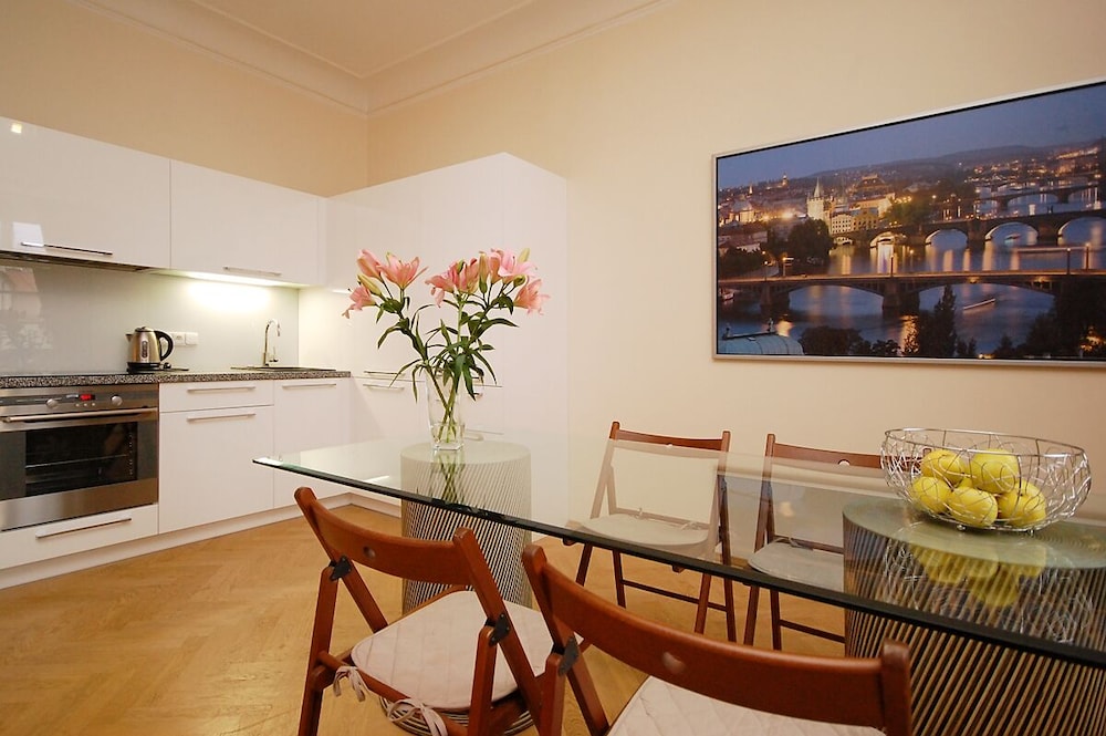 Family Apartment, 1 King Bed with Sofa bed, Kitchenette thumbnail 5