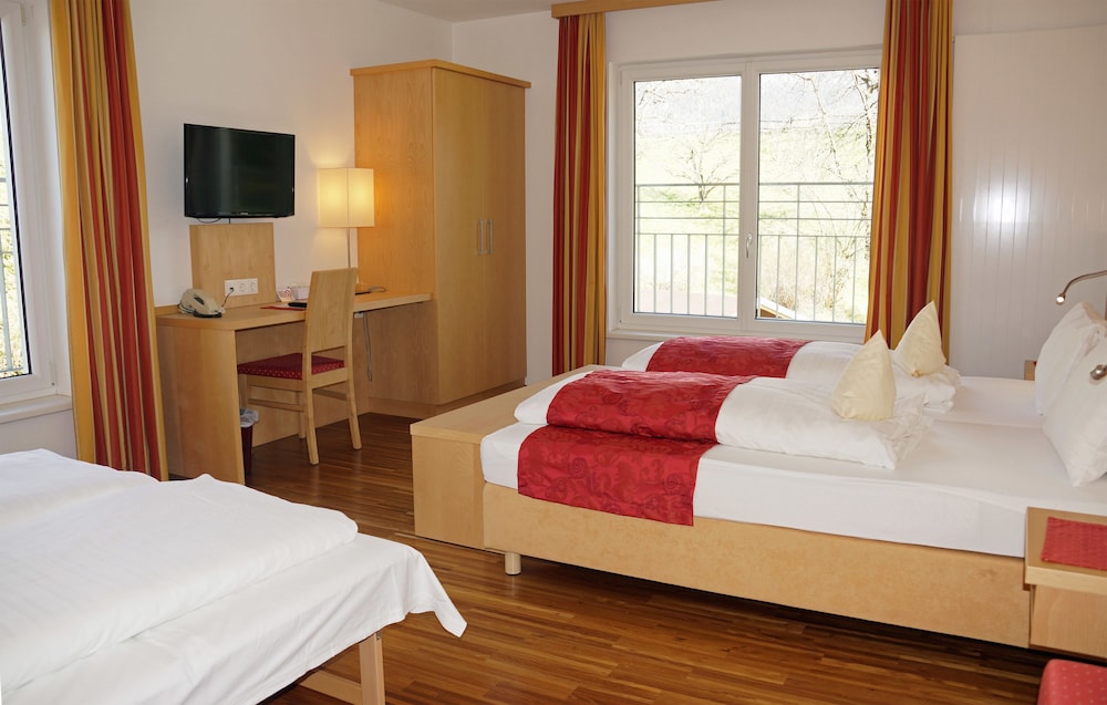 Family Room, Allergy Friendly, Mountain View - Photo 1