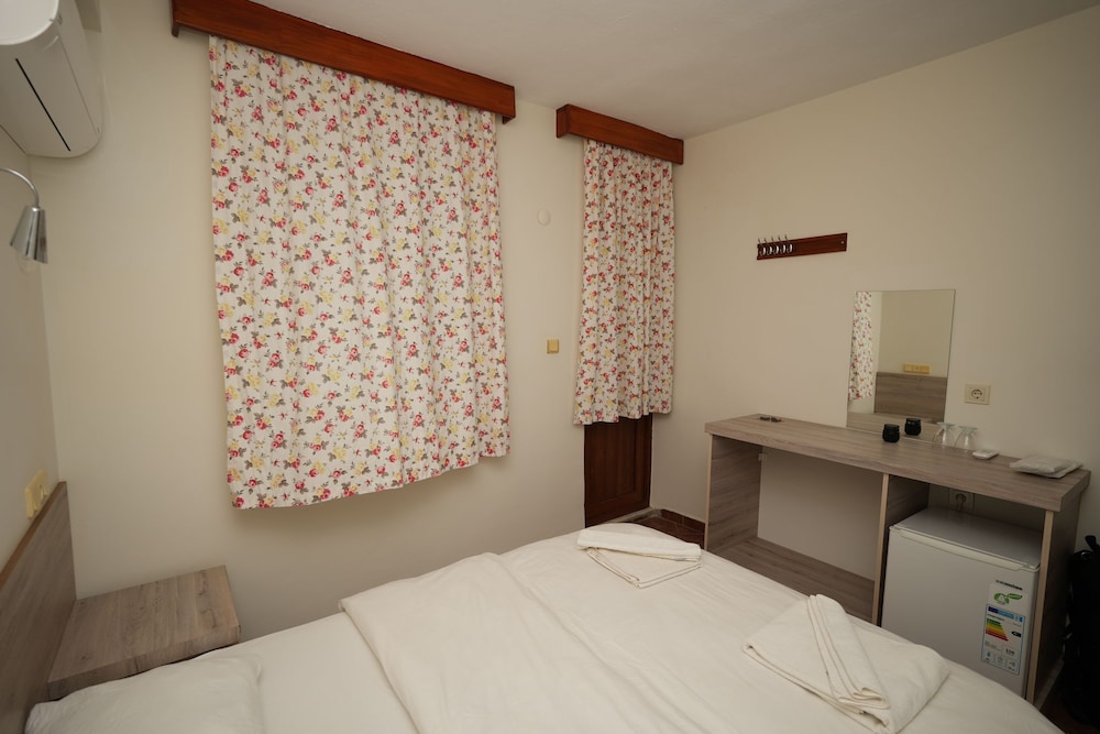 Family Room, 2 Bedrooms photo 2