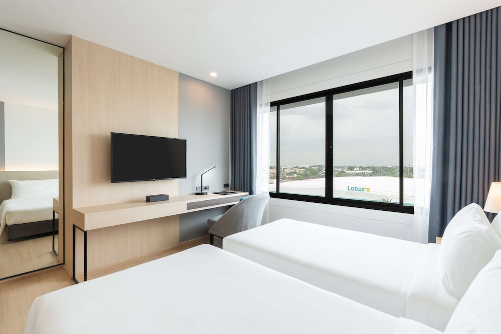 Suite, Multiple Beds, Non Smoking (Living Room) photo 3