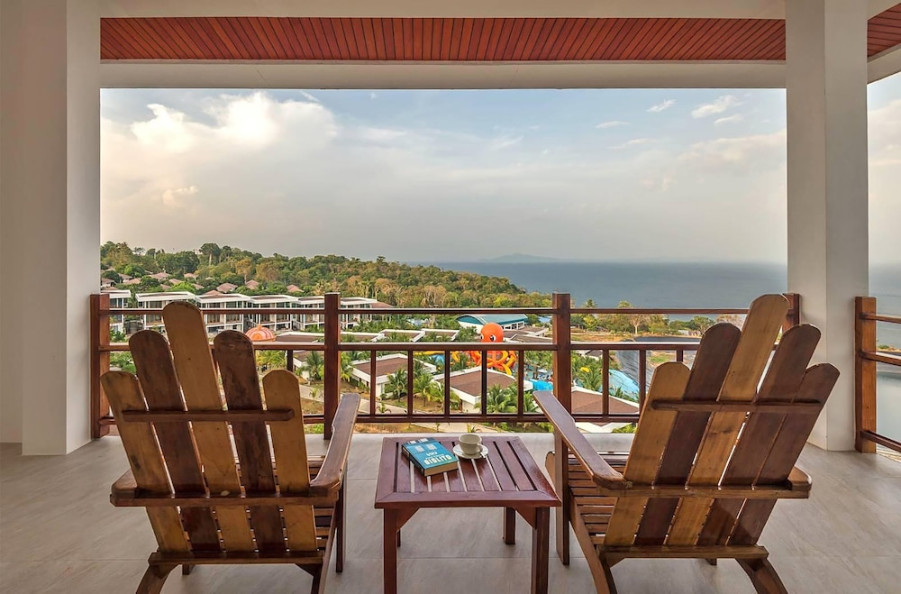 Deluxe Ocean Room, Panorama View - Photo 7