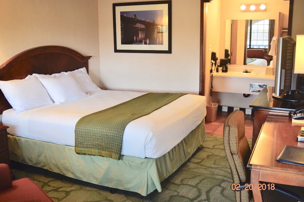 1 King Bed With Refrigerator & Microwave