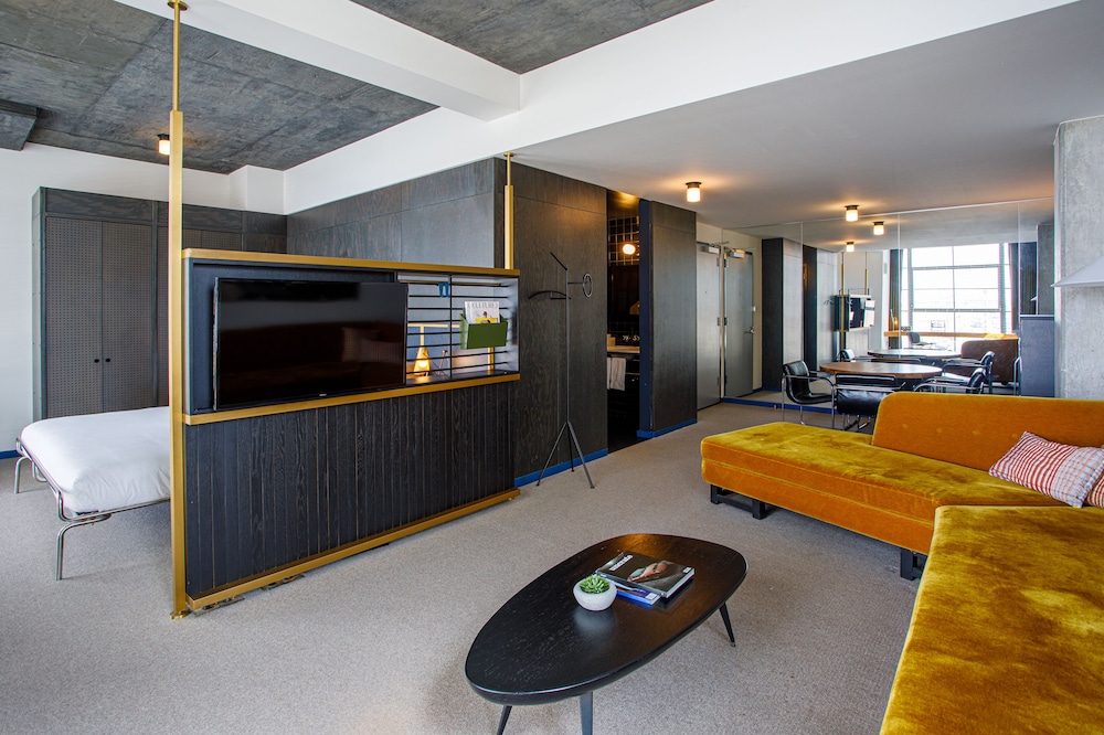 Superior Suite, 1 King Bed (Loft Suite) photo 2