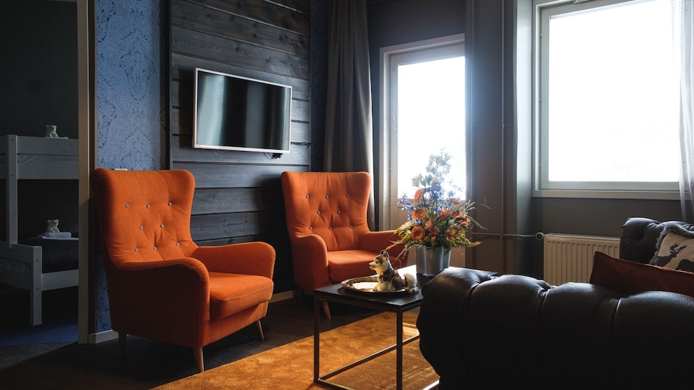 Deluxe Family Suite with Kitchen, Sauna & Balcony photo 3