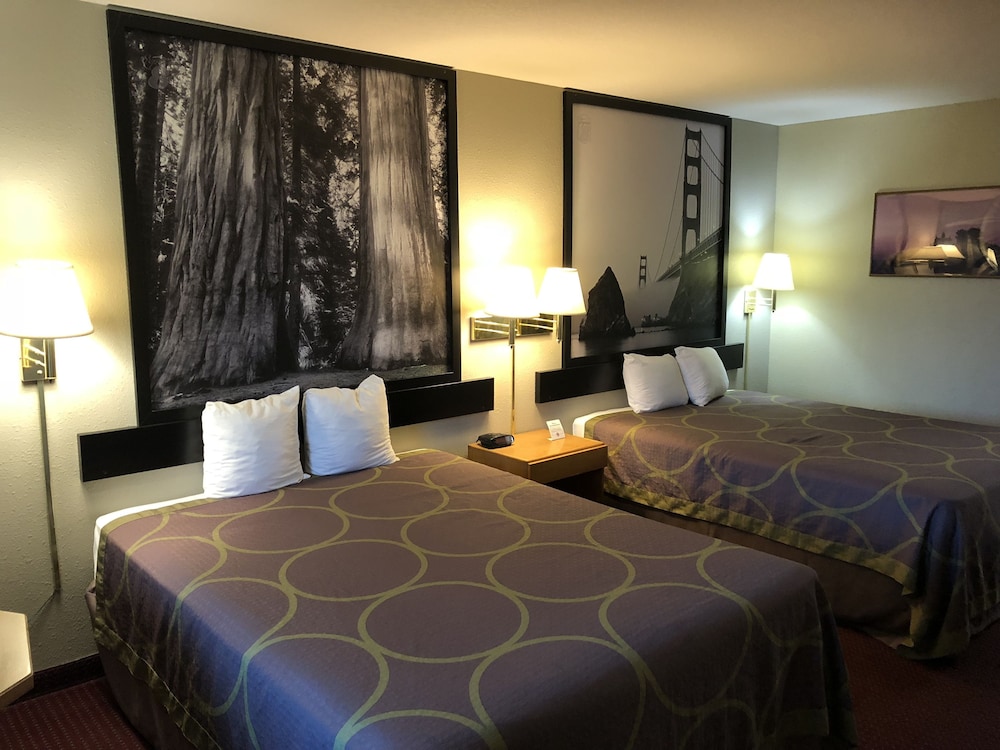 Standard Room, 2 Queen Beds - Photo 2