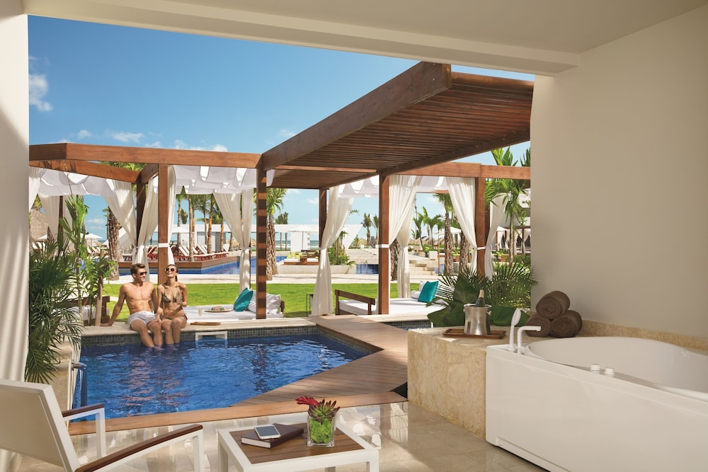 Preferred Club Junior Suite Private Pool (Adults Only 18+) thumbnail 5