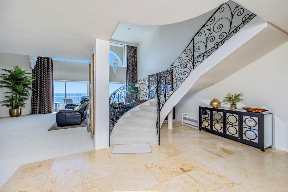 Superior Penthouse photo 2