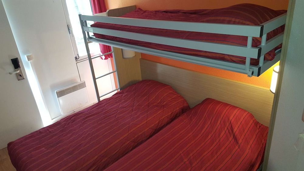 Standard Room, 3 Twin Beds photo 1