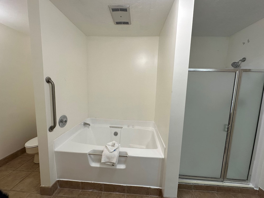 Suite, 2 Queen Beds, Non Smoking - Photo 15