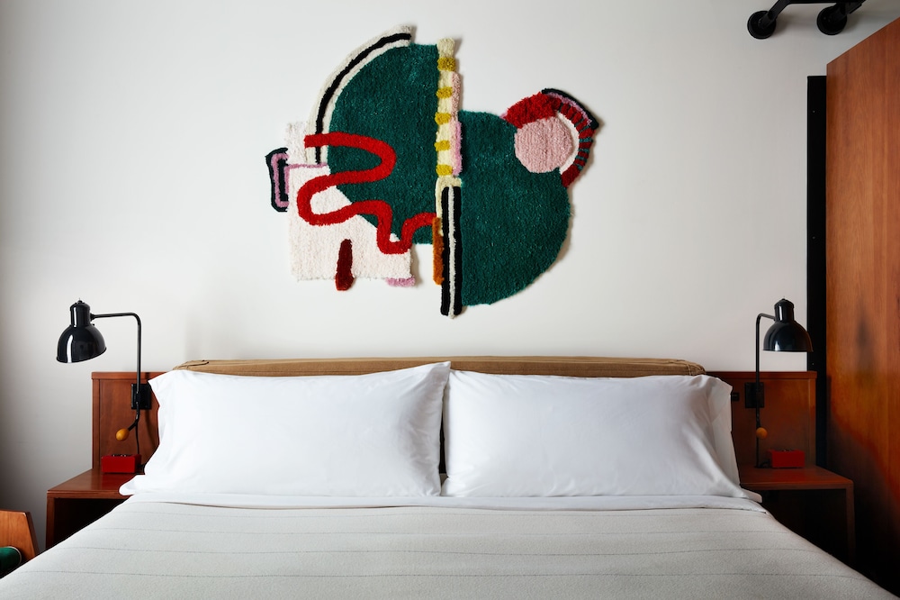 Suite, 1 King Bed - Photo 2