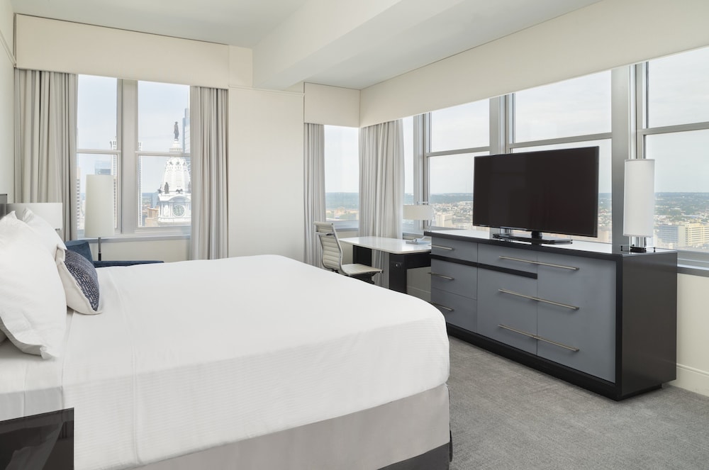 Grand Room, 1 King Bed