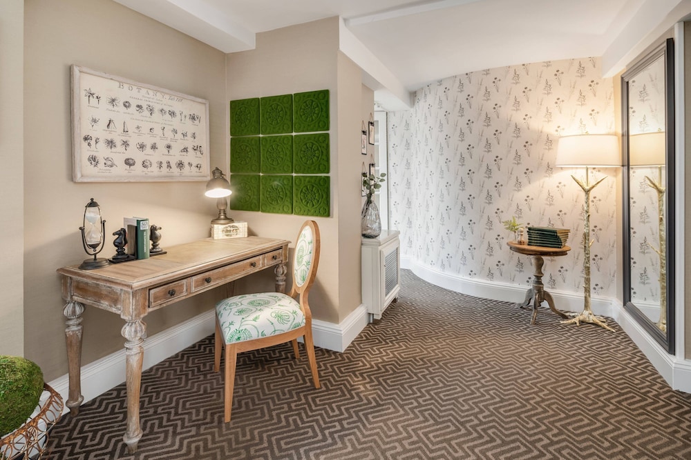 Suite, 1 Queen Bed
