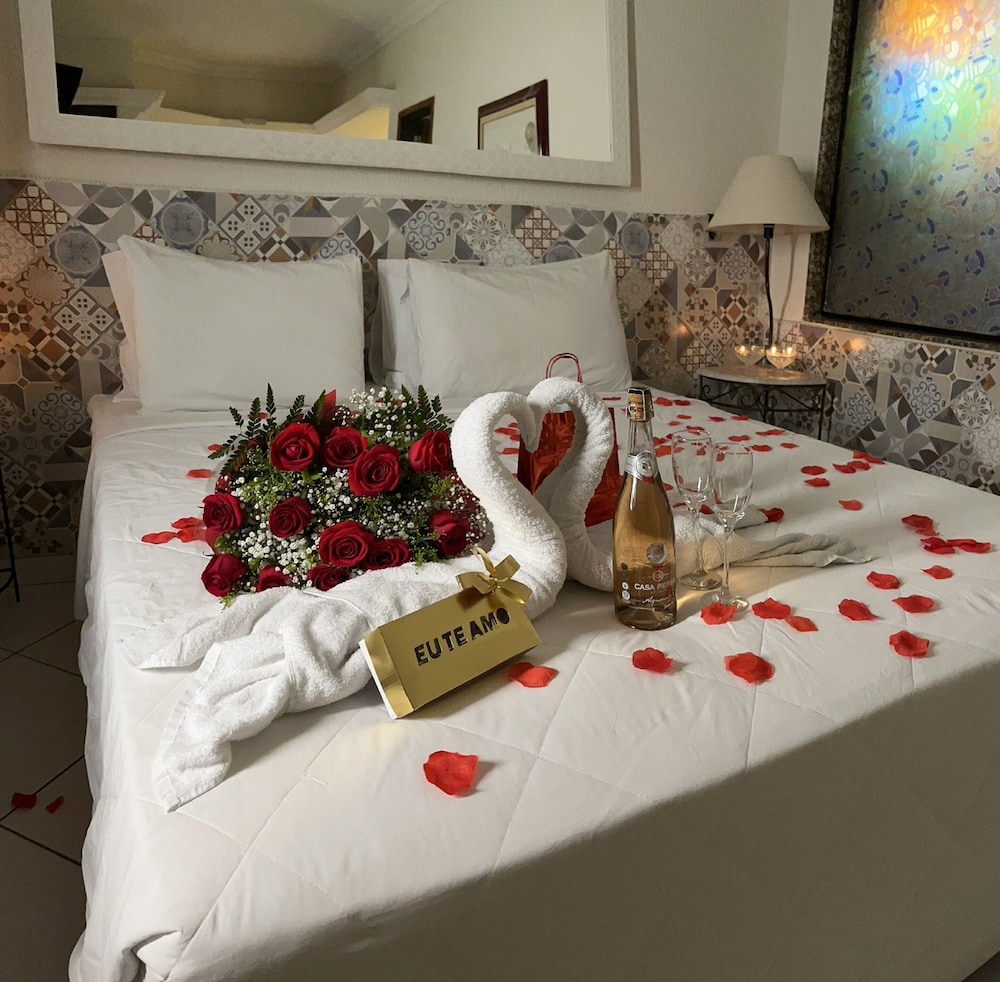 Grand Room, 1 Bedroom, Jetted Tub photo 2