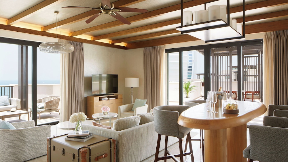 Suite (Burj View) thumbnail 6
