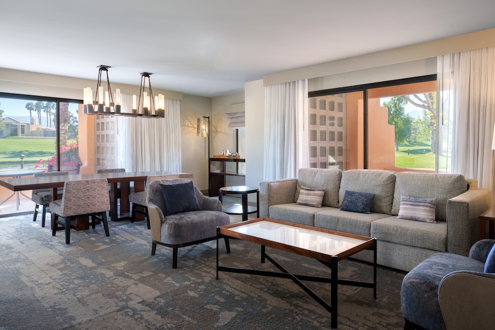 Deluxe Suite, 1 King Bed with Sofa bed, Resort View