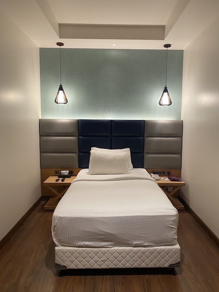 Standard Room, 1 Queen Bed photo 1