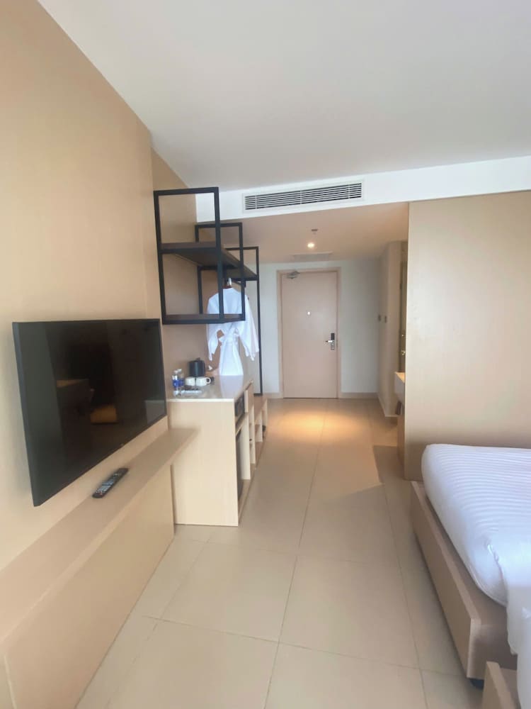 Deluxe Studio, Balcony, City View