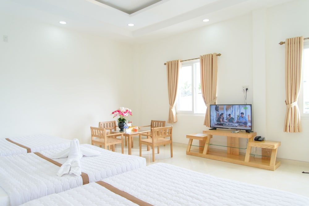 Family Room - Photo 1