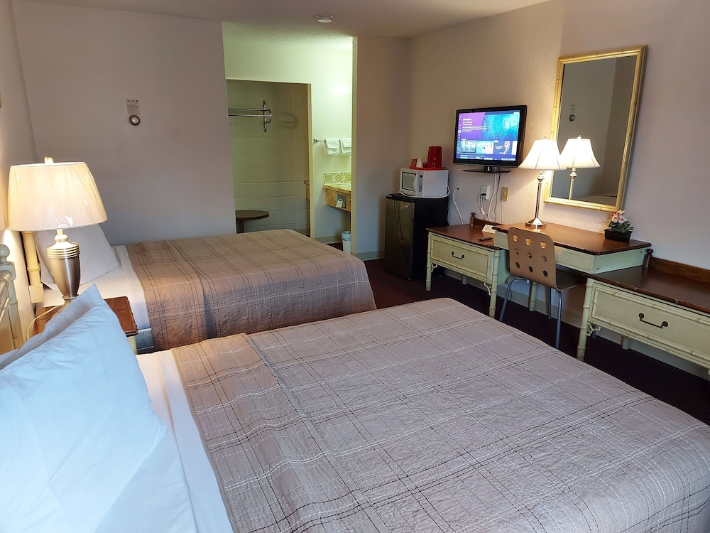 Classic Double Room, 2 Double Beds, Non Smoking, Private Bathroom