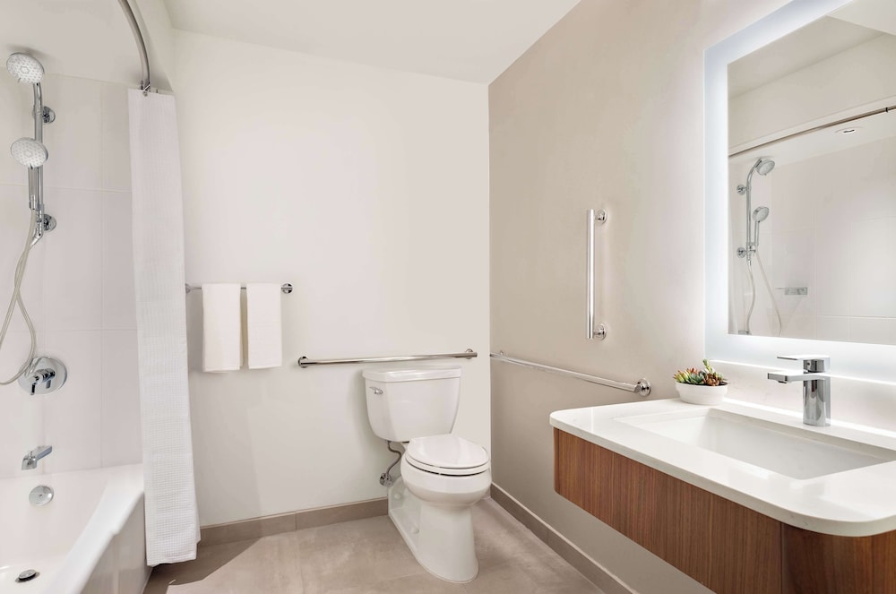 Regency, Suite - Photo 6