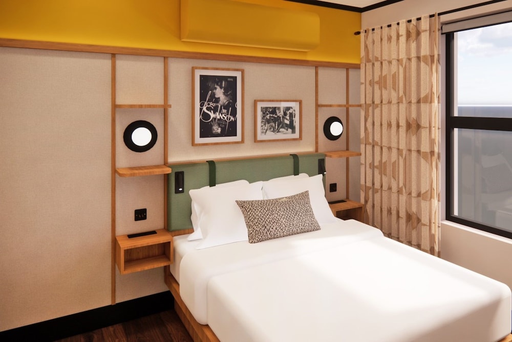 Grand Room, 1 Queen Bed, City View