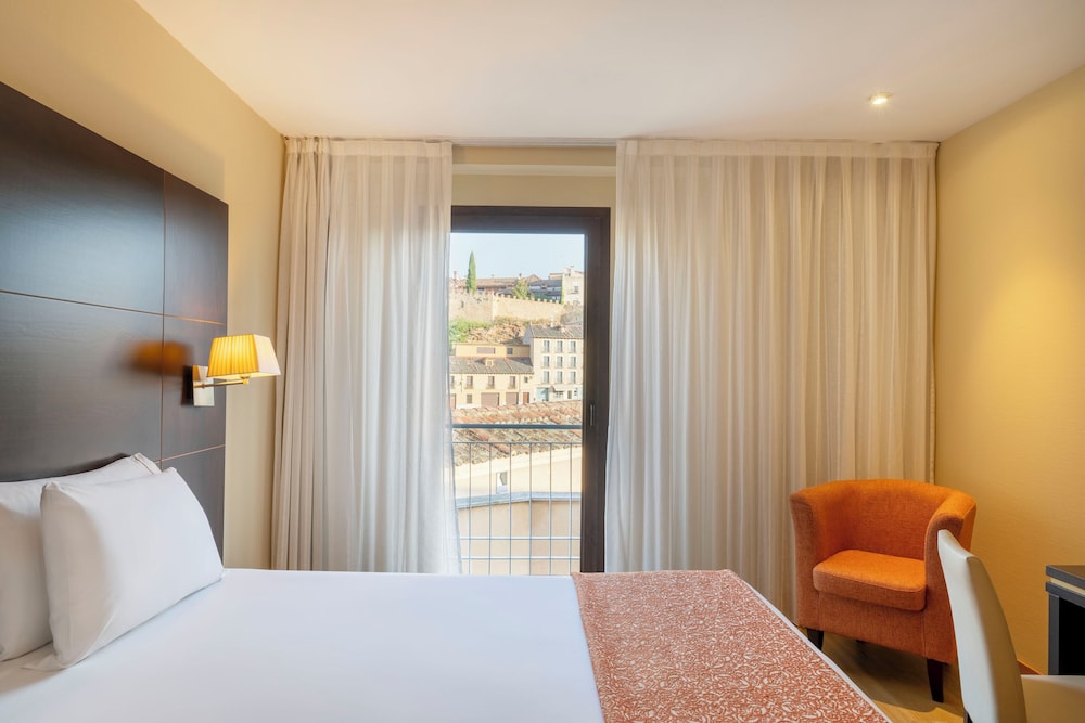 Standard Double Room Single Use (with views) photo 2