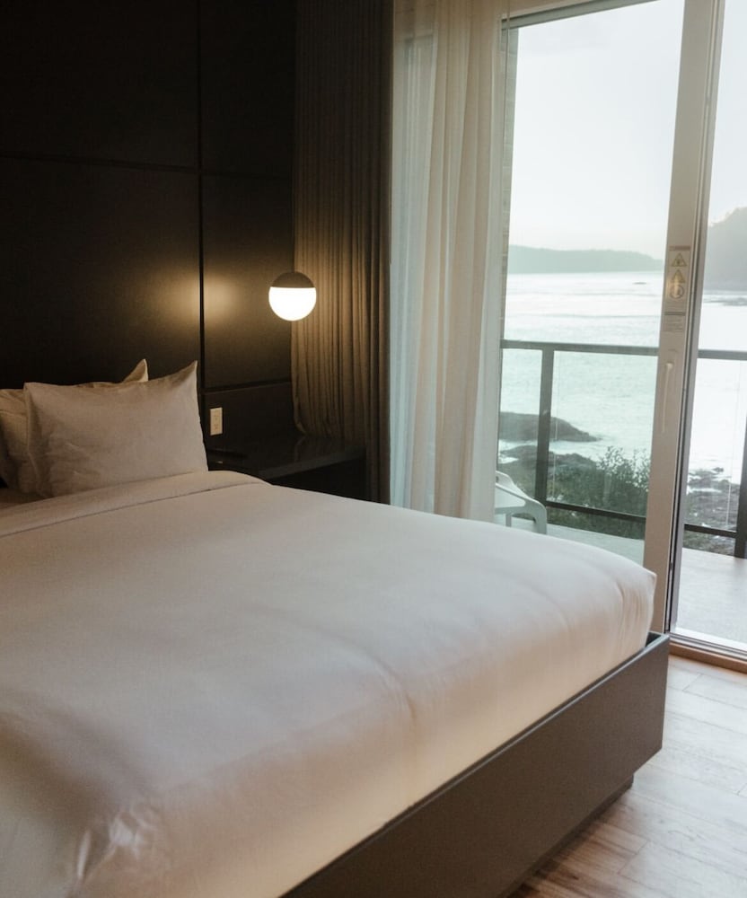 Premium Studio, 1 King Bed, Ocean View photo 2