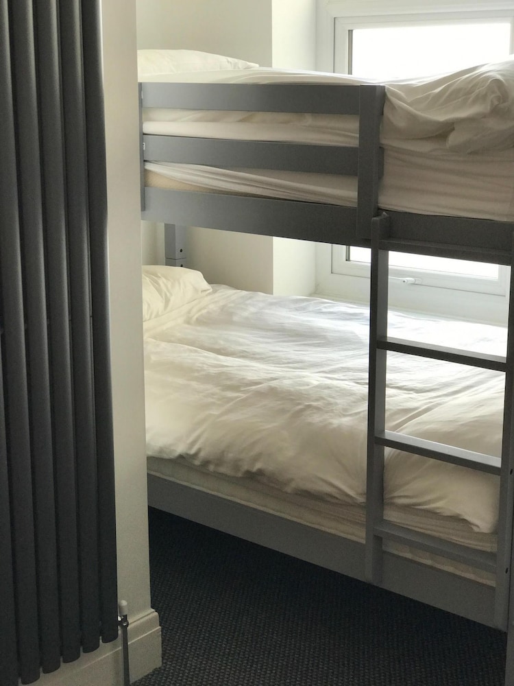 Room (Group Room For Five)