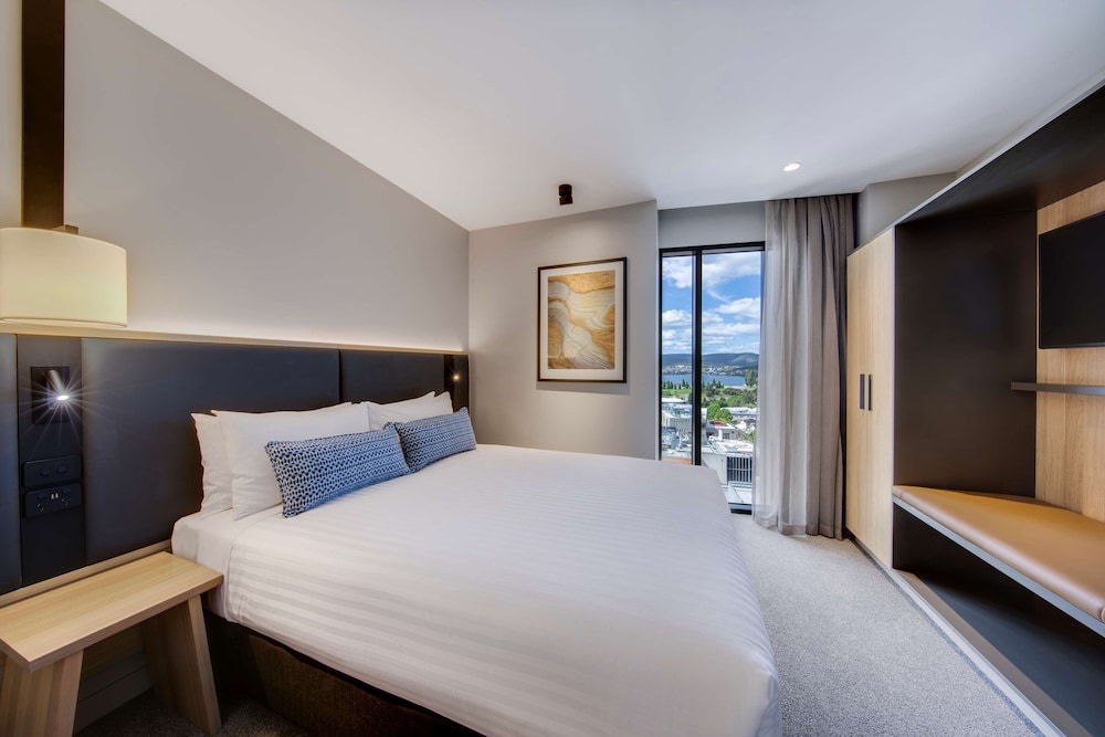 Room, Harbor View - Photo 7