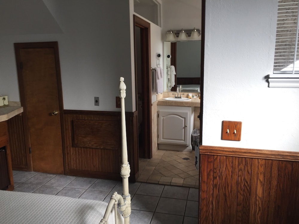 Room (The Palm)