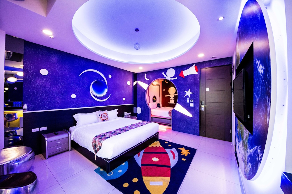 Universe Quadruple Room photo 1